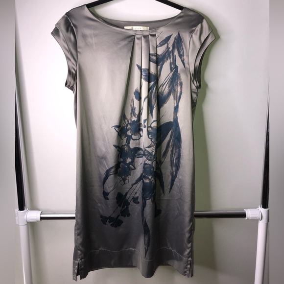 LC Lauren Conrad Dresses & Skirts - LC Lauren Conrad Silver Satin Floral Shift Small Dress